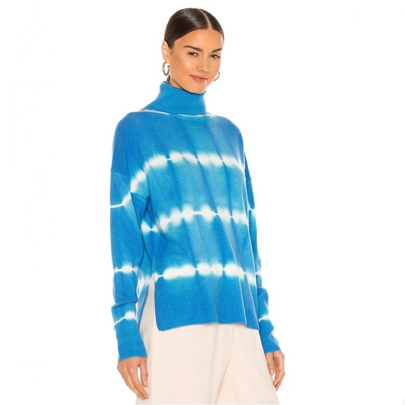 CINQ A SEPT BLUE TIE-DYE TURTLENECK SWEATER - Picture 4 of 10
